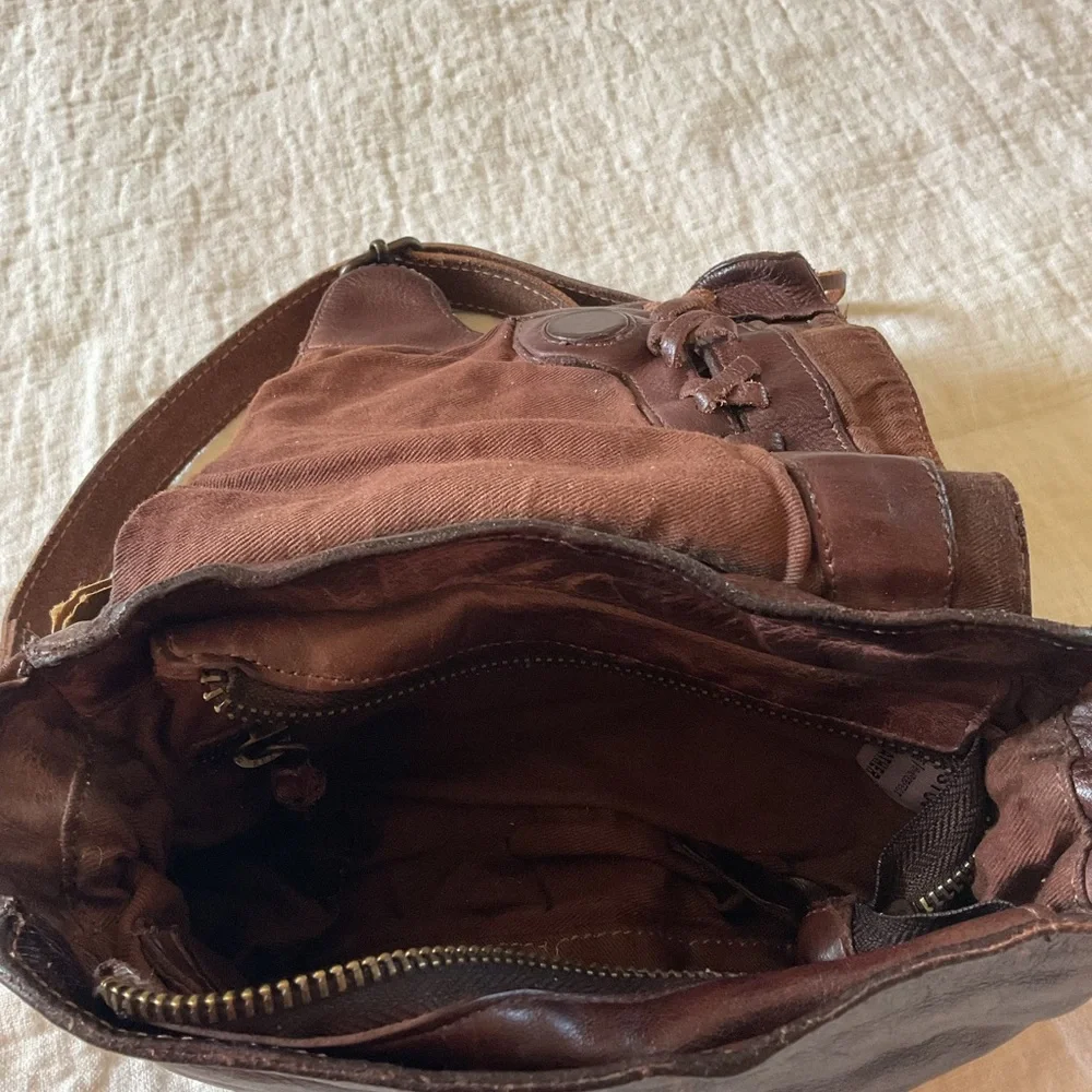 Buffy BedStü brown leather crossbody/fanny pack. - Picture 4 of 4